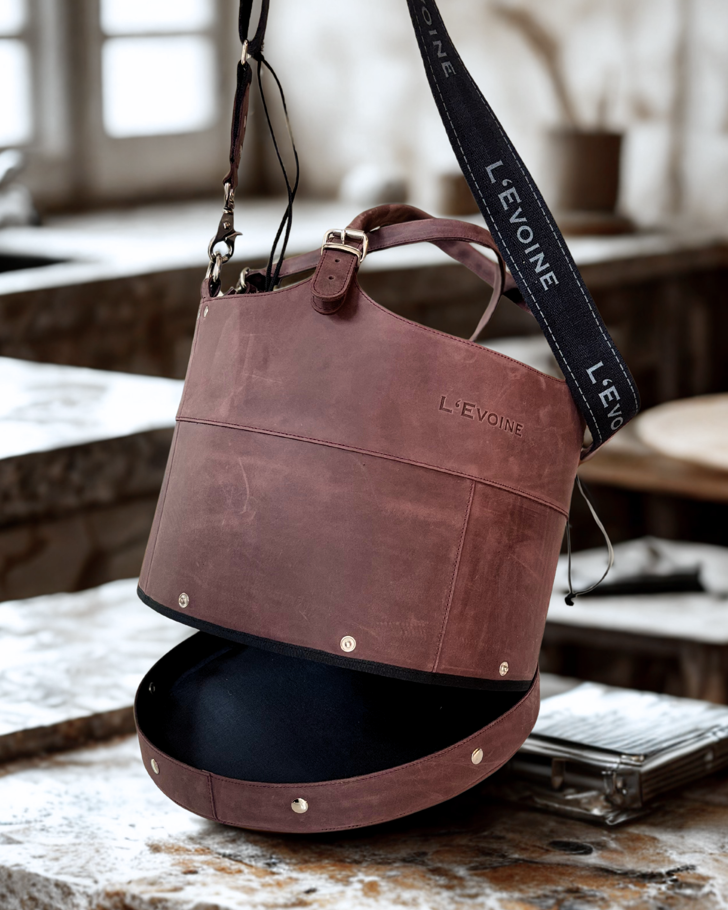 Putztasche Le Baquet burgundy rot von L'Evoine doppelter Boden